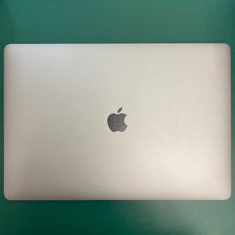 周小姐 Macbook Pro 無法開機