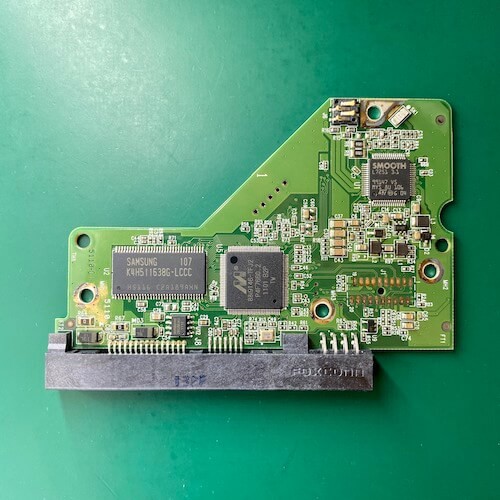 3.5吋硬碟電路板內部晶片電路外觀