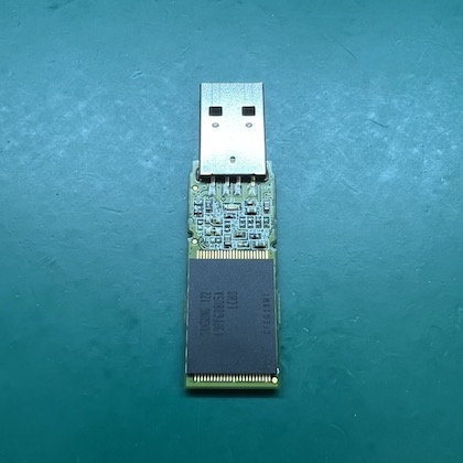 USB隨身碟拆開後晶片的構造