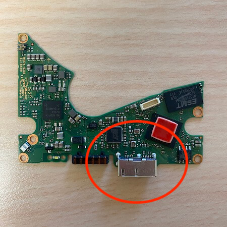 部份的外接硬碟電路板直接做成USB一體成型式